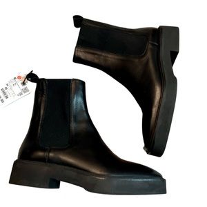 Black NWT genuine leather Zara chunky Chelsea boots